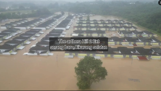 Sering Terendam Banjir, Warga The Arthera Hill Tuntut Rumah Dibeli Kembali
