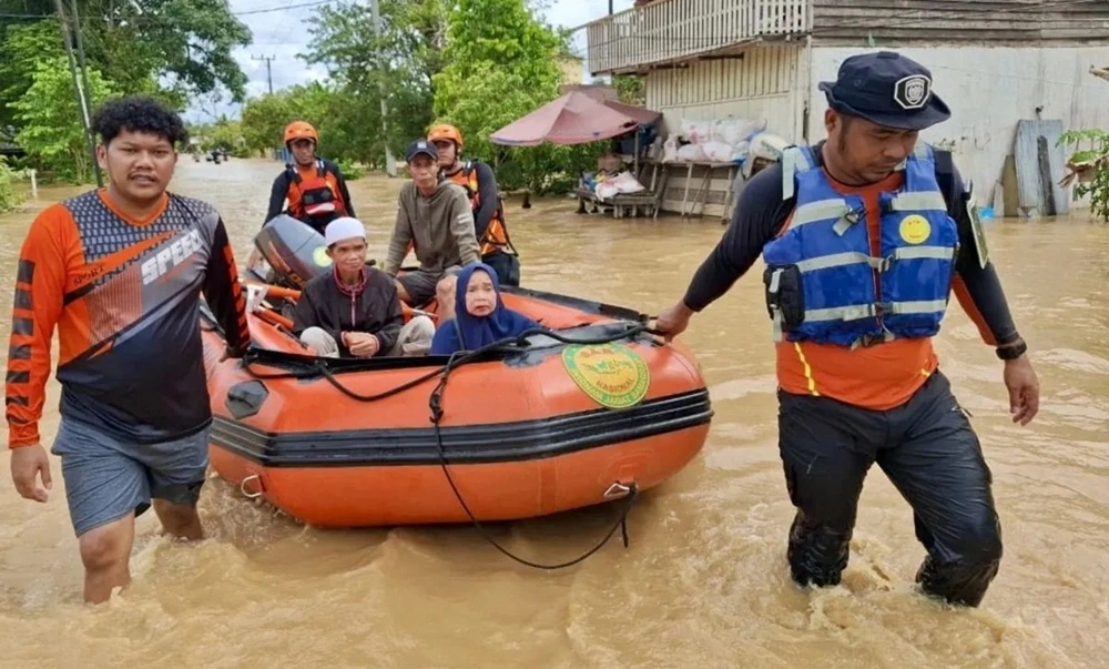 Banjir di Pariangan Kalsel, Ribuan Warga Dievakuasi
