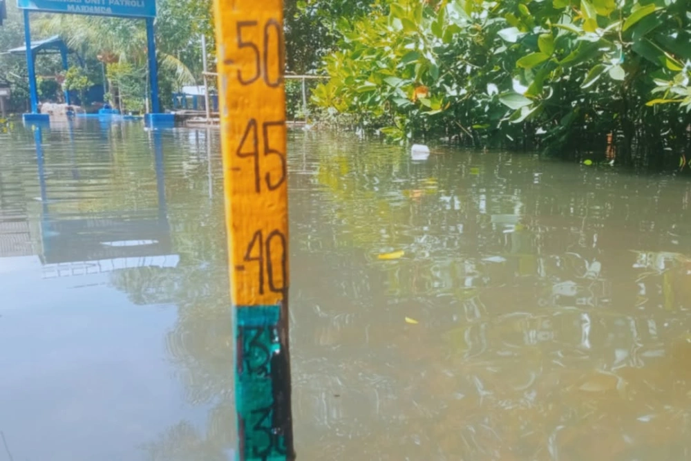 Ketinggian banjir rob Jakarta di wilayah Marunda Pulo. [Instagram @kotajakartautara]