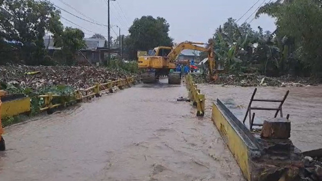 Banjir dan Longsor di Kabupaten Soppeng: Seorang Warga Hilang-Satu Rumah Hanyut