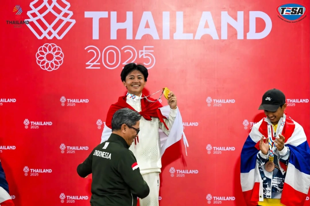 Atlet Indonesia, Basral Gaito Hutomo, meraih medali emas skateboard street putra SEA Games 2025 Thailand. [Instagram @timnas_skateboard]