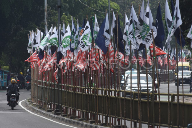 Bawaslu Kota Cirebon Panggil Parpol yang Calegnya Pasang APK di Kuburan