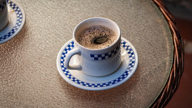 Benarkah Ada Larangan Minum Kopi Panas-Panas dalam Islam? Begini Penjelasannya