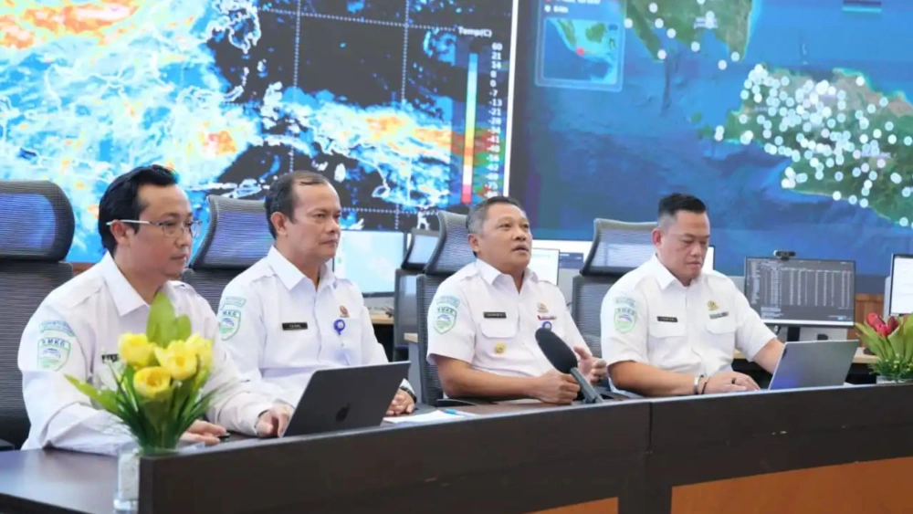 BMKG keluarkan peringatan Siklon Tropis Senyar di Sumatera. [bmkg.go.id]