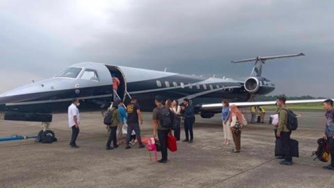 Posting Foto di Medsos Naik Private Jet Saat Jabat Ketua MK, Mahfud MD Sebut Bukan Gratifikasi