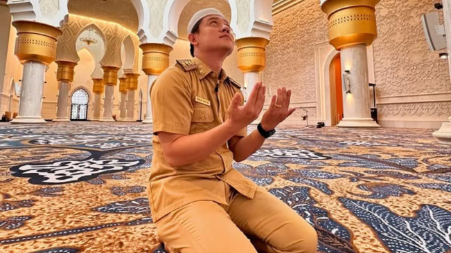 Berfoto di Masjid Sheikh Zayed, Bobon  Santoso Mengaku Bingung Pertama Kali Berlebaran