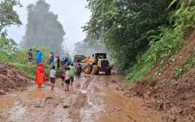 Bpbd Pasang Rambu Longsor Di Jalur Curup Lubuklinggau Tiga Titik Ini Paling Rawan