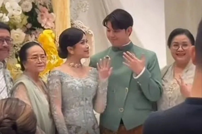 Lamaran Brisia Jodie dan Jonathan Alden. (TikTok/@Blue Sky)