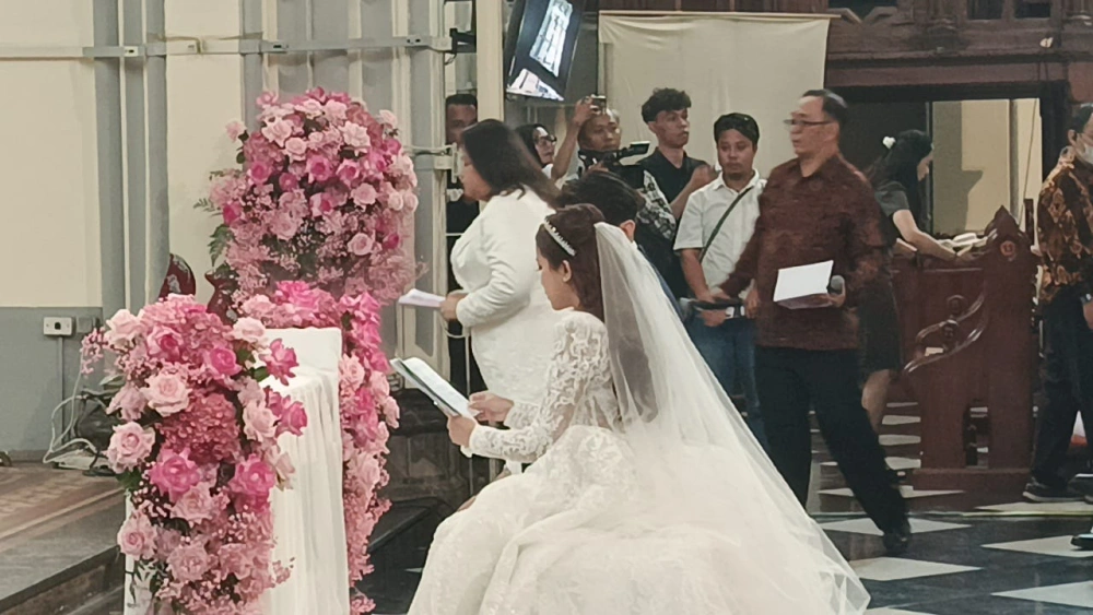 Gaun pengantin Brisia Jodie terinspirasi dari Kate Middleton. [FTNews/Selvianus Kopong Basar]