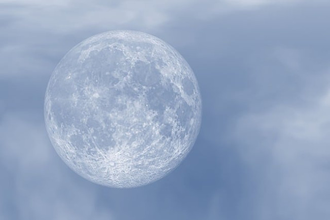 Bulan. (Pixabay @susan-lu4esm)