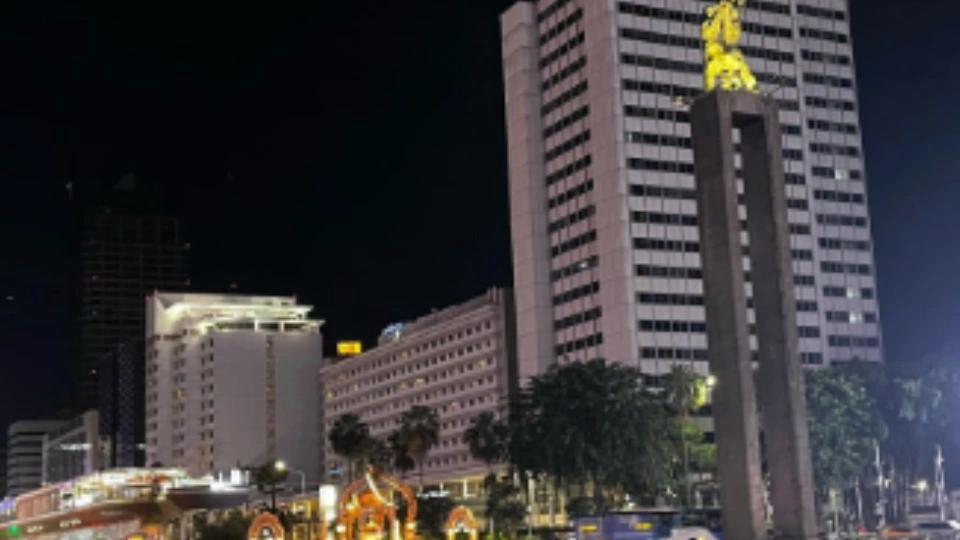 Bunderan Hi Malam Hari (X)