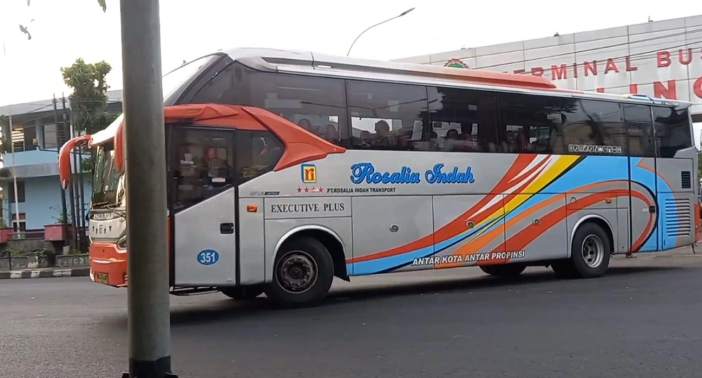 Bus Rosalia Indah [YouTube]