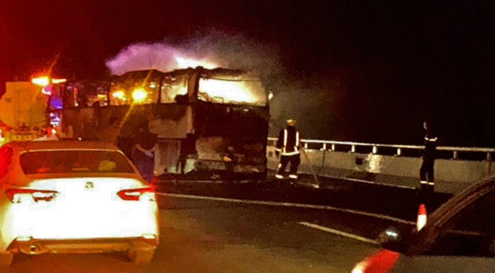 Bus yang ditumpangi jamaah umrah asal India bertabrakan dengan truk hingga menewaskan 42 orang [Foto: X]