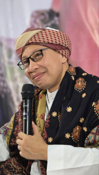 Buya Yahya (X)
