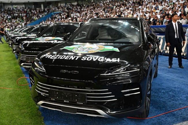 Jam Rolex Lewat! Presiden Uzbekistan Hadiahkan Mobil ke Pemain Timnas