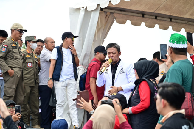 Sentil Konten Willie Salim, Gencar Bagi Masakan Rendang 1,3 Ton Berjalan Tertib Bukti Warga Palembang Beradab