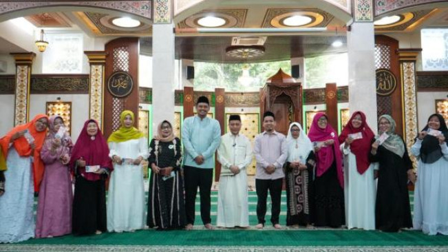 Ikut Pengajian Akbar, Nurasyiah Dapat Hadiah dari Bobby Nasution