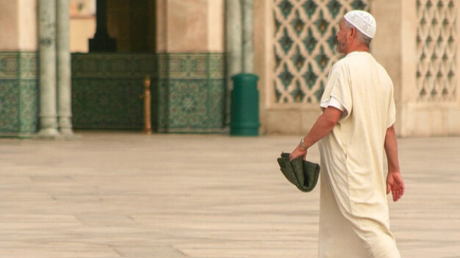 Pengertian dan Tata Cara Salat Sunah Tahiyatul Masjid: Dikerjakan Sebelum Duduk