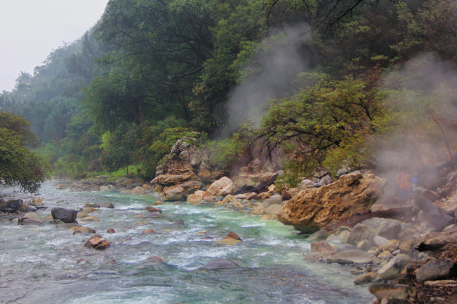 Sampuren Putih dan Sungai Dua Rasa Negeri Suah, Lokasi Wisata Deli Serdang yang Menggoda