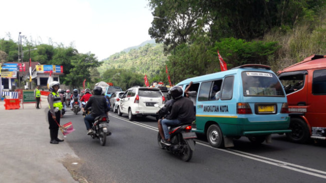 Kemacetan Jalur Cileunyi hingga Nagreg Mengular Sejauh 10 Km, Imbas Pemudik dan Wisatawan Lokal