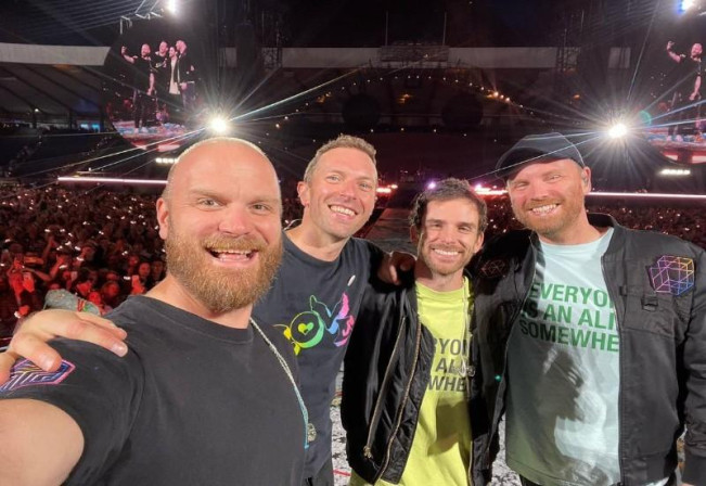 Chris Martin Alami Infeksi Paru-Paru, Tur Dunia Coldplay Ditunda
