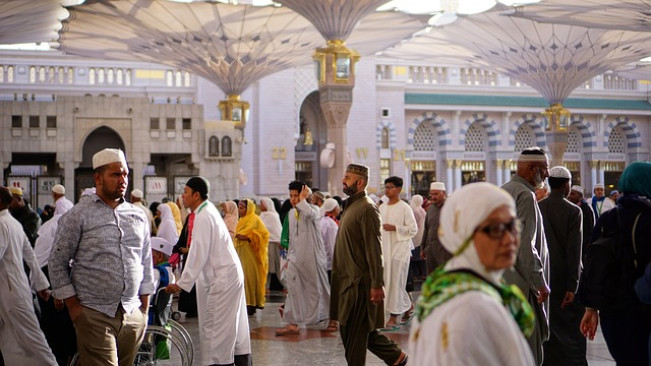 Ramai-Ramai Jalan Kaki ke Mekkah, Ini 10 Amalan dengan Pahala Setara Haji dan Umrah