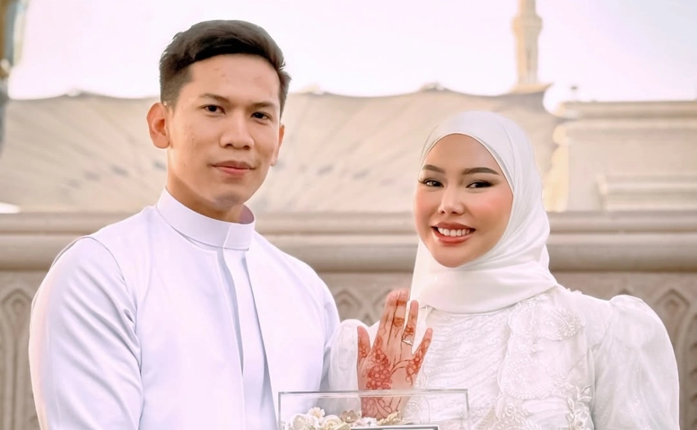 Dara Arafah dan Rehan Mubarak menikah di Madinah dengan hanya dihadiri keluarga serta sahabat. [Instagram]