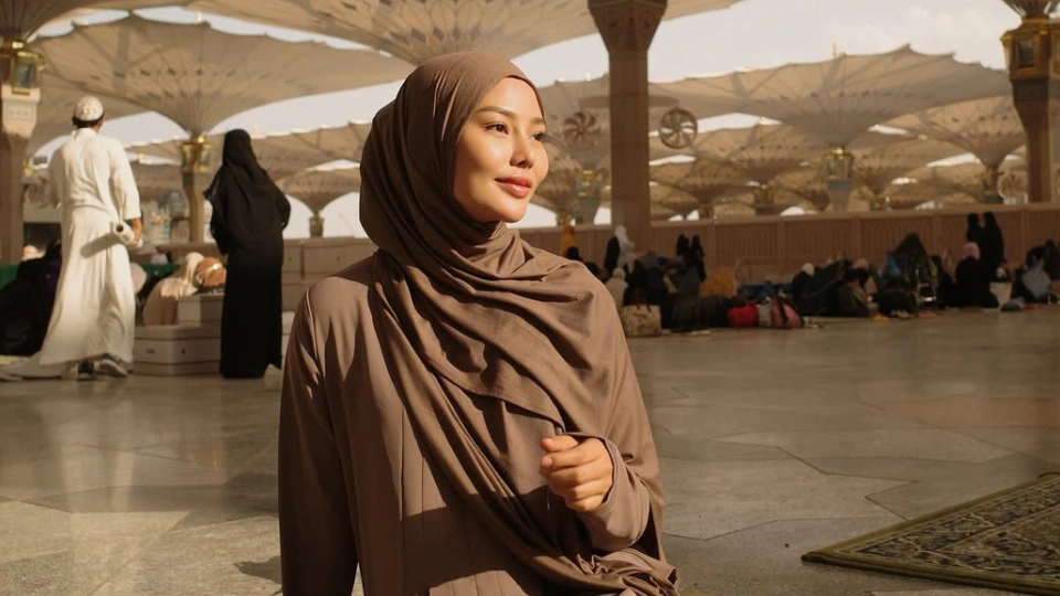 Biodata dan Agama Selebgram yang Baru Dilamar, Ternyata Sosoknya Tidak Sembarangan!