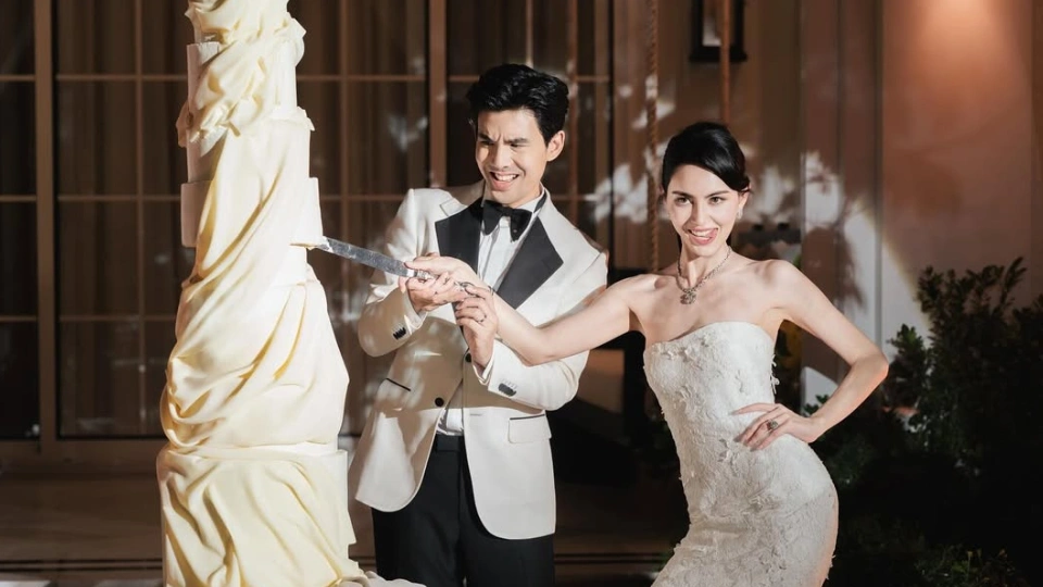 Pasangan Davika Hoorne Dan Ter Chantavit Dhanasevi telah resmi menikah [Instagram/Comdavikah]