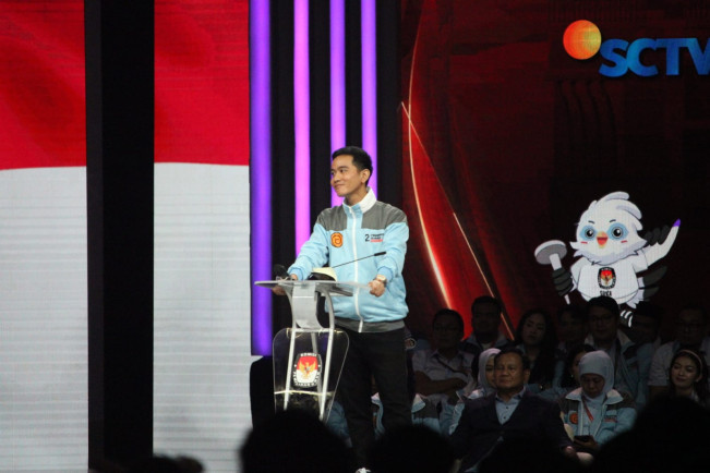 Gibran Pakai Jaket Naruto saat Debat, Bikin Warganet Heboh