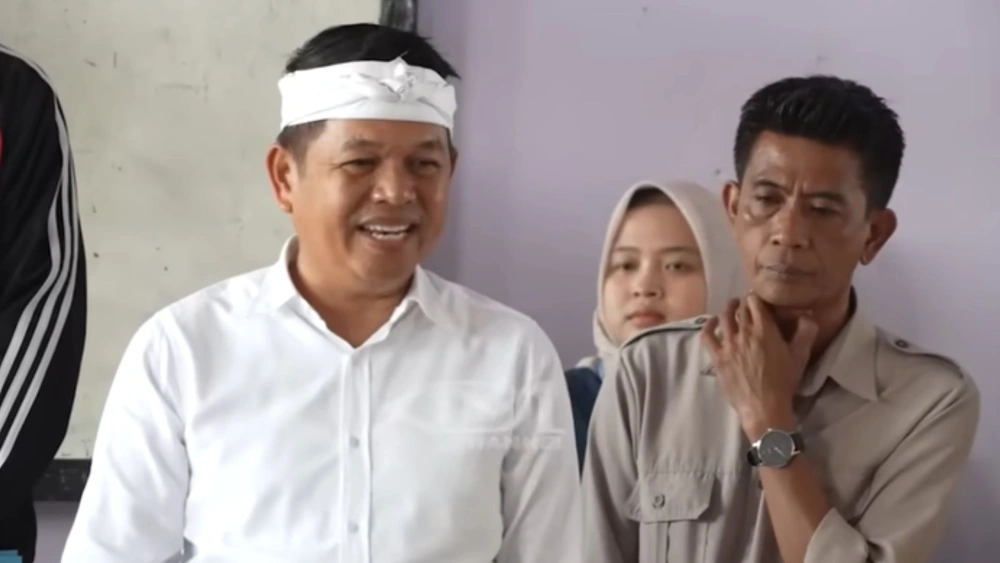 KDM menegaskan perlunya para guru lebih memperhatikan kemampuan dasar siswanya. [YouTube]