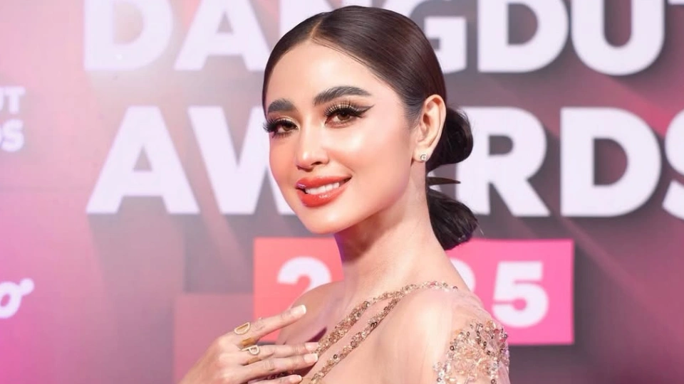 Dewi Perssik Bongkar Perjuangan Zaman Dulu: Viral Itu Mudah, Bertahan yang Sulit