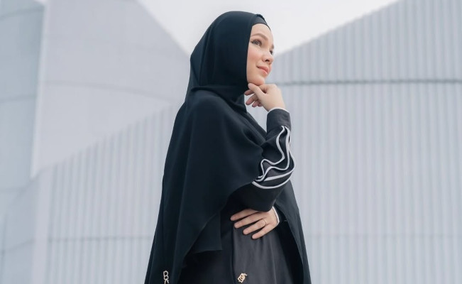Gagal Haji Tahun Ini, Dewi Sandra Dapat Pelajaran Termahal