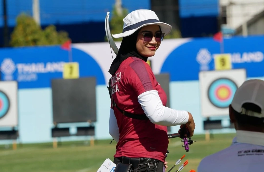 Atlet panahan Indonesia, Diananda Choirunisa, meraih dua medali emas di nomor beregu dan individu recurve putri SEA Games 2025, Rabu (17/12). [Instagram @indonesia.archery]