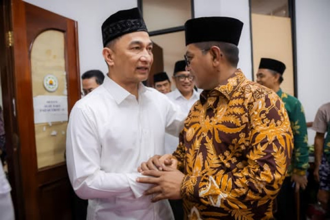 Dimyati Natakusumah bersama Gubernur Banten Andra Soni. (Instagram)