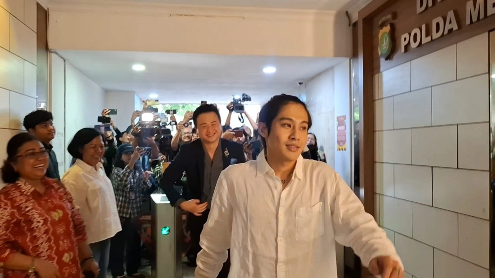 DJ Panda datang ke Polda Metro Jaya pada Jumat (14/11/2025) [FTNews/Raka]