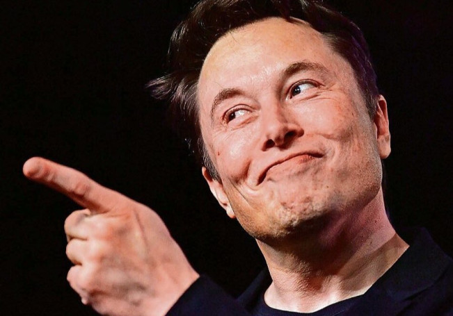 Bantah Lecehkan Iqlima Kim, Hotman Paris Blak-Blakan : Saya Sering Dikirimnya Foto Sexy Tanpa Diminta