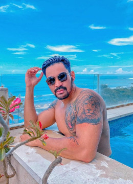 Di Tengah Isu Video Mesra, Robby Purba Pilih Hadiri Kajian Ustaz Hanan Attaki