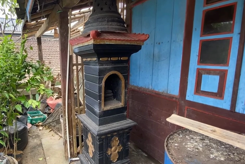 Umat Islam dan Budha ikut rayakan Natal sebagai bentuk toleransi di Dusun Thekelan Yang Ada Di Kabupaten Semarang [Youtube]