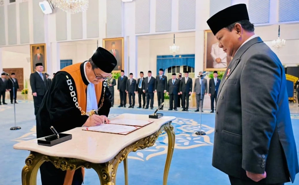 Dwiarso Budi Santiarto usai dilantik sebagai Wakil Ketua MA Non Yudisial oleh Presiden Prabowo Subianto di Istana Negara, Jakarta, Senin (10/11/2025). [Instagram]
