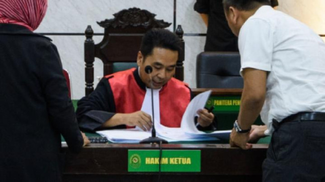 Suka Live di TikTok, Hakim Eman Sulaeman Tolak Gratifikasi dan Bisa Dipenjara