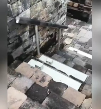 Pemasangan eskalator di Candi Borobudur. (Instagram)