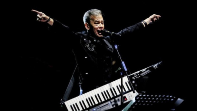 Fariz RM Terlihat Ceria dan Senang Dijenguk Rekan-rekan Kibordis Untuk Bangsa Indonesia