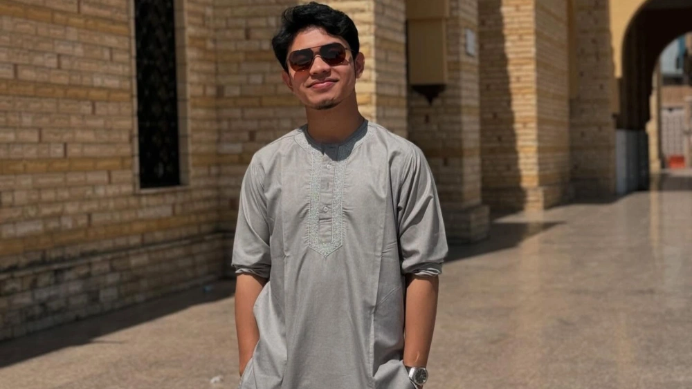 Fiki Naki. [ig @fikinakii]