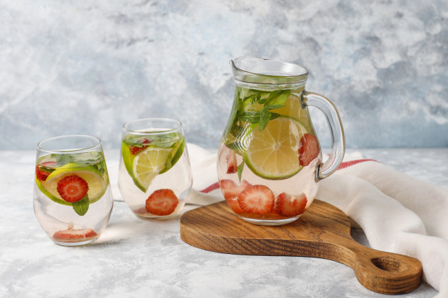<i>Infused Water</i> Minuman Menyegarkan Kaya Manfaat