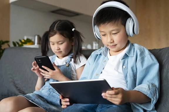 Gadget Bisa Jadi Media Belajar Anak