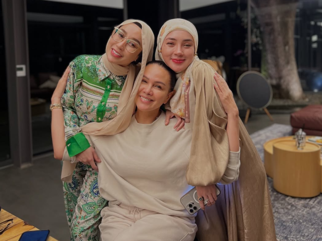 Fitri Salhuteru Perihatin Nikita Mirzani Rayakan Ultah ke-39 Dibalik Jeruji Besi, Doakan Semoga Dapat Hidayah