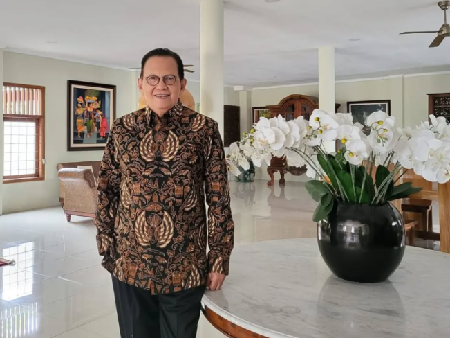 Sesama Publik Figur, Roy Marten Doakan Titiek Puspa Segera Pulih Usai Jalani Operasi Akibat Pecah Pembuluh Darah