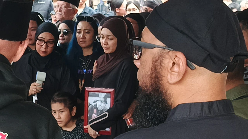 Gary Iskak dimakamkan di Taman Pemakaman Umum (TPU) Tanah Kusir, Jakarta Selatan, Sabtu (29/11/2025) [FTNews/Selvianus Kopong Basar]