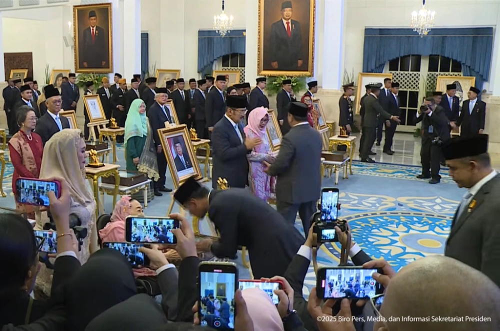 Momen Presiden Prabowo memberikan gelar Pahlawan Nasional pada 10 tokoh di 10 November 2025. [YouTube]